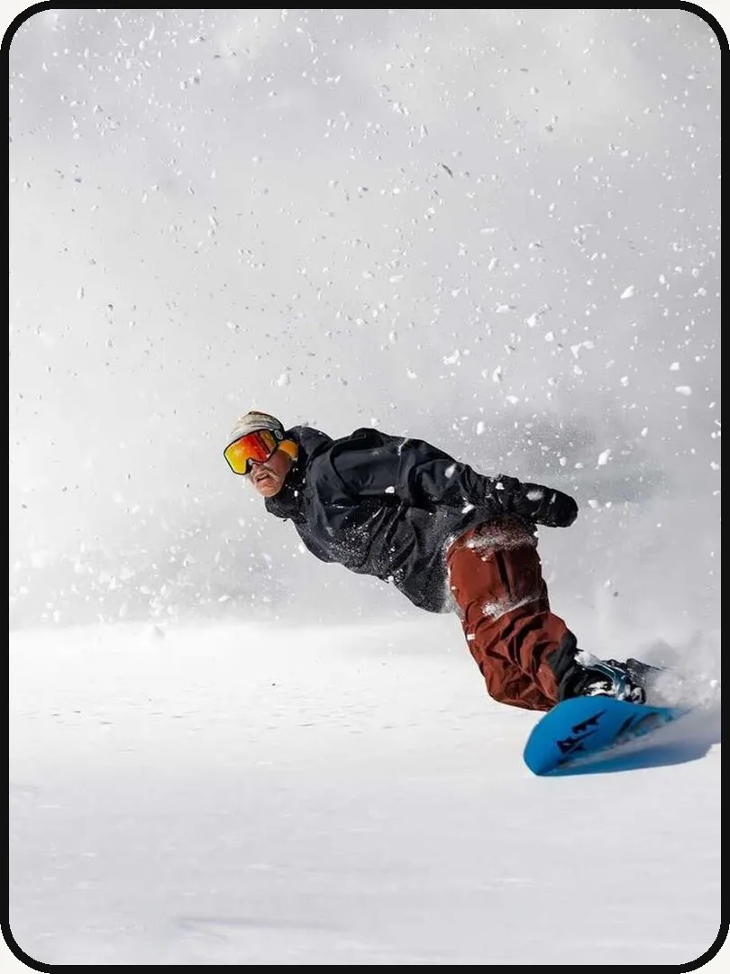 Snowboardkjøring i pudder